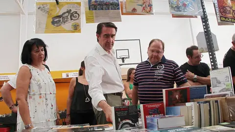 El consejero de Medio Ambiente, Vivienda y Ordenación del Territorio de la Junta de Castilla y León, Juan Carlos Suárez-Quiñones, asiste a la presentación del GP de La Bañeza. Foto: Peio García