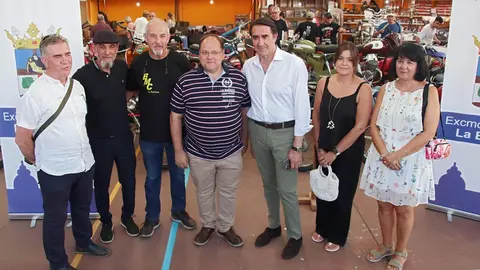 El consejero de Medio Ambiente, Vivienda y Ordenación del Territorio de la Junta de Castilla y León, Juan Carlos Suárez-Quiñones, asiste a la presentación del GP de La Bañeza. Foto: Peio García
