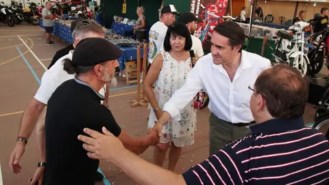 El consejero de Medio Ambiente, Vivienda y Ordenación del Territorio de la Junta de Castilla y León, Juan Carlos Suárez-Quiñones, asiste a la presentación del GP de La Bañeza. Foto: Peio García