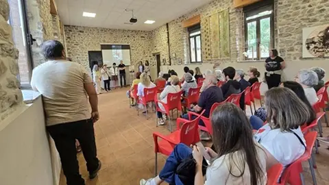 Imágenes de la inauguración de la exposición del colectivo LaborArte acompañados por Luis García, director del Departamento de Arte y Restauración del ILC.