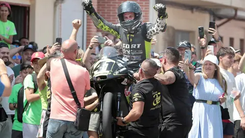 Más de 50.000 personas vibraron con el 64º Gran Premio de Velocidad “Ciudad de La Bañeza”, en una jornada marcada por el intenso calor, la emoción en cada curva y el compromiso de una ciudad entera con su prueba más emblemática. Fotos: Peio García