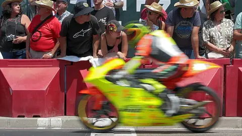 Más de 50.000 personas vibraron con el 64º Gran Premio de Velocidad “Ciudad de La Bañeza”, en una jornada marcada por el intenso calor, la emoción en cada curva y el compromiso de una ciudad entera con su prueba más emblemática. Fotos: Peio García