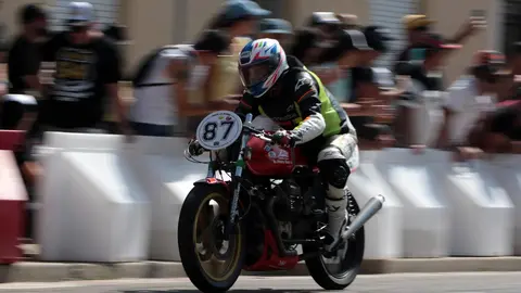 Más de 50.000 personas vibraron con el 64º Gran Premio de Velocidad “Ciudad de La Bañeza”, en una jornada marcada por el intenso calor, la emoción en cada curva y el compromiso de una ciudad entera con su prueba más emblemática. Fotos: Peio García