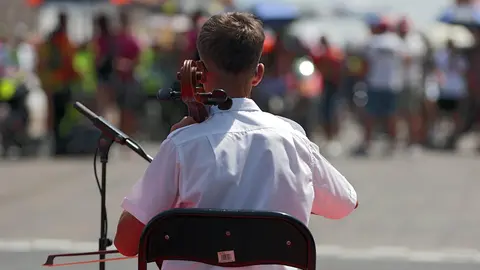 Más de 50.000 personas vibraron con el 64º Gran Premio de Velocidad “Ciudad de La Bañeza”, en una jornada marcada por el intenso calor, la emoción en cada curva y el compromiso de una ciudad entera con su prueba más emblemática. Fotos: Peio García