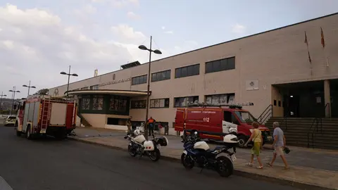 Preparativos en el pabellón Lydia Valentín de Ponferrada para los vecinos evacuados por el incendio en Las Médulas. Foto: César Sánchez