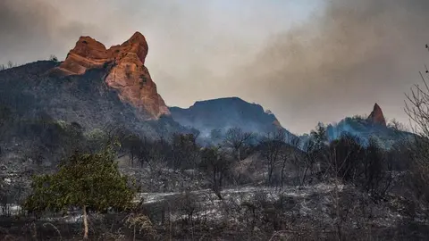 Las Médulas tras el paso de las llamas en una imagen tomada por El Bierzo Digital. Foto Quinito.