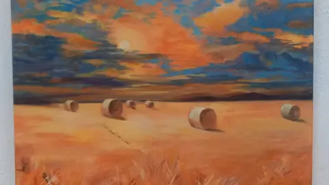 La presente exposición abarca diecinueve obras en variados formatos, lienzos y láminas, óleo y acrílico, pincel y espátula. Multidisciplinar, muestra una especial sensibilidad para la composición y técnica bien consolidada. Hay oficio. Foto: Jesús Ferrero