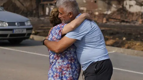 Las más de 700 personas que fueron desalojadas en la jornada de ayer de las localidades de Voces, Carucedo, Yeres y Orellán, debido al incendio declarado en el entorno de Las Médulas, a los que este lunes se sumaron los vecinos de Santalavilla y Llamas de Cabrera, no podrán regresar por ahora a sus pueblos. Fotos: César Hornija