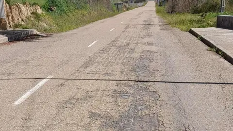 El Ayuntamiento convoca una manifestación este 16 de agosto para denunciar el “lamentable” estado de la carretera autonómica que une Puente Villarente y Gradefes, sin obras a pesar de las promesas reiteradas.