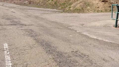 El Ayuntamiento convoca una manifestación este 16 de agosto para denunciar el “lamentable” estado de la carretera autonómica que une Puente Villarente y Gradefes, sin obras a pesar de las promesas reiteradas.