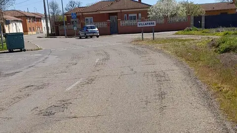 El Ayuntamiento convoca una manifestación este 16 de agosto para denunciar el “lamentable” estado de la carretera autonómica que une Puente Villarente y Gradefes, sin obras a pesar de las promesas reiteradas.