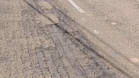 El Ayuntamiento convoca una manifestación este 16 de agosto para denunciar el “lamentable” estado de la carretera autonómica que une Puente Villarente y Gradefes, sin obras a pesar de las promesas reiteradas.