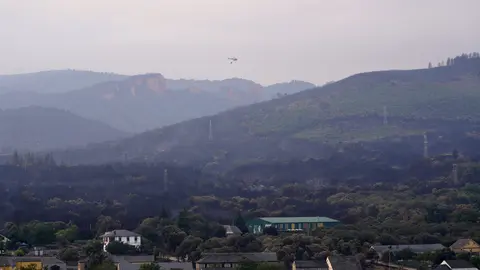 Vuelven a sus casas los vecinos desalojados por el incendio en Yeres excepto el pueblo de Voces. Las Médulas, Orellán y Carucedo así como Borrenes y Chana, que estaban confinados, vuelven a su hogar. Foto: César Hornija.
