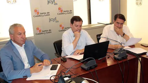 El presidente Alfonso Fernández Mañueco, asiste a la reunión del CECOPI acompañado por el consejero de Medio Ambiente, Juan Carlos Suárez Quiñones, el delegado del Gobierno, Nicanor Sen y el presidente de la Diputación, Gerardo Álvarez Courel. Foto: Peio García.