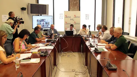 El presidente Alfonso Fernández Mañueco, asiste a la reunión del CECOPI acompañado por el consejero de Medio Ambiente, Juan Carlos Suárez Quiñones, el delegado del Gobierno, Nicanor Sen y el presidente de la Diputación, Gerardo Álvarez Courel. Foto: Peio García.