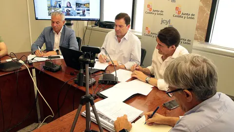 El presidente Alfonso Fernández Mañueco, asiste a la reunión del CECOPI acompañado por el consejero de Medio Ambiente, Juan Carlos Suárez Quiñones, el delegado del Gobierno, Nicanor Sen y el presidente de la Diputación, Gerardo Álvarez Courel. Foto: Peio García.