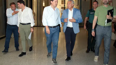 El presidente Alfonso Fernández Mañueco, asiste a la reunión del CECOPI acompañado por el consejero de Medio Ambiente, Juan Carlos Suárez Quiñones, el delegado del Gobierno, Nicanor Sen y el presidente de la Diputación, Gerardo Álvarez Courel. Foto: Peio García.