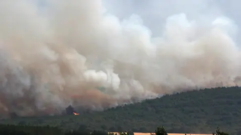 Herreros de Jamuz, en situación límite, en el momento de ser evacuado. Fotos: Peio García.