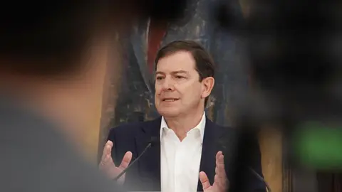 El presidente de la Junta de Castilla y León, Alfonso Fernández Mañueco, se reúne con miembros del Ejecutivo autonómico para avanzar en las actuaciones de reconstrucción de las zonas afectadas por los incendios forestales en la Comunidad. Foto: Rubén Cacho