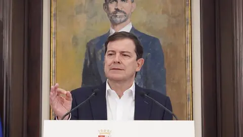 El presidente de la Junta de Castilla y León, Alfonso Fernández Mañueco, se reúne con miembros del Ejecutivo autonómico para avanzar en las actuaciones de reconstrucción de las zonas afectadas por los incendios forestales en la Comunidad. Foto: Rubén Cacho