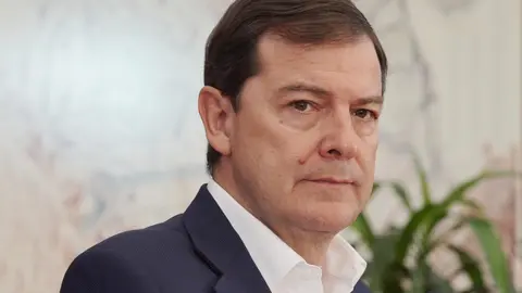 El presidente de la Junta de Castilla y León, Alfonso Fernández Mañueco, se reúne con miembros del Ejecutivo autonómico para avanzar en las actuaciones de reconstrucción de las zonas afectadas por los incendios forestales en la Comunidad. Foto: Rubén Cacho