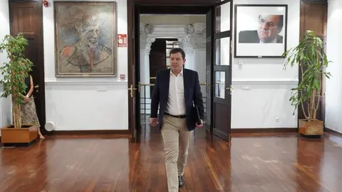 El presidente de la Junta de Castilla y León, Alfonso Fernández Mañueco, se reúne con miembros del Ejecutivo autonómico para avanzar en las actuaciones de reconstrucción de las zonas afectadas por los incendios forestales en la Comunidad. Foto: Rubén Cacho
