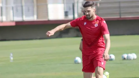 La Cultural finaliza la semana de entrenamientos con la mirada puesta en el encuentro ante el Burgos en El Plantío este viernes (21:30 horas). Fotos: CyDLeonesa