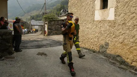 Incendio en Salientes (León). Foto: César Hornija