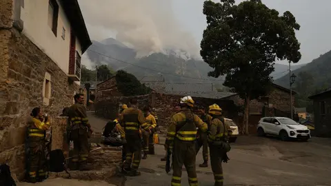 Incendio en Salientes (León). Foto: César Hornija