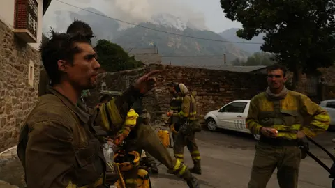 Incendio en Salientes (León). Foto: César Hornija