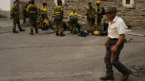 Incendio en Salientes (León). Foto: César Hornija
