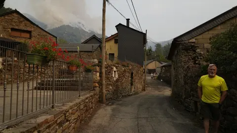 Incendio en Salientes (León). Foto: César Hornija