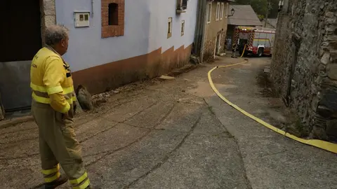 Incendio en Salientes (León). Foto: César Hornija