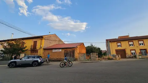 La desolación se adueña de la Valdería; Castrocalbón y San Esteban de Nogales vivieron momentos dramáticos por las llamas y el resultado fue desolador. Fotos: Heraldo de León