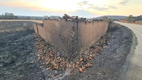 La desolación se adueña de la Valdería; Castrocalbón y San Esteban de Nogales vivieron momentos dramáticos por las llamas y el resultado fue desolador. Fotos: Heraldo de León