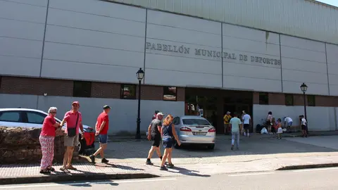 Palacios del Sil recibe a parte de los desalojados por el incendio de Salientes. Foto: César Hornija