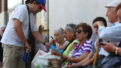 Palacios del Sil recibe a parte de los desalojados por el incendio de Salientes. Foto: César Hornija