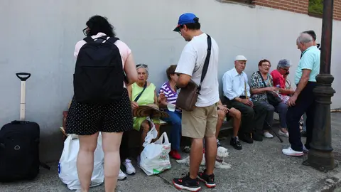 Palacios del Sil recibe a parte de los desalojados por el incendio de Salientes. Foto: César Hornija
