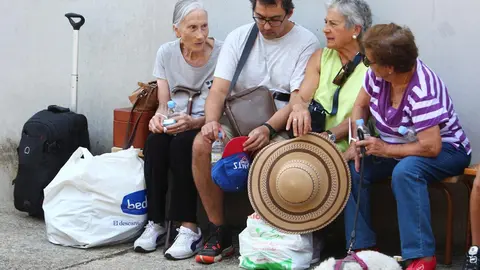 Palacios del Sil recibe a parte de los desalojados por el incendio de Salientes. Foto: César Hornija
