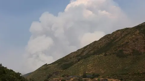 Incendio en Anllares del Sil y Orallo. La provincia de León vive un momento dramático en los incendios. Fotos: César Hornija