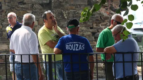 Vecinos desalojados de las localidades bercianas de Peñalba de Santiago, Bouzas, San Cristóbal de Valdueza, Espinoso de Compludo y Manzanedo de Valdueza por el incendio de Llamas de Cabrera. Foto: César Hornija