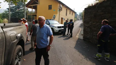 Vecinos desalojados de las localidades bercianas de Peñalba de Santiago, Bouzas, San Cristóbal de Valdueza, Espinoso de Compludo y Manzanedo de Valdueza por el incendio de Llamas de Cabrera. Foto: César Hornija