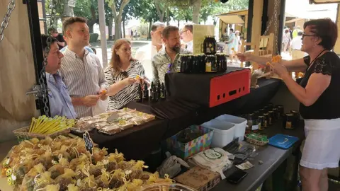 El Jardín de los Patos de Valencia de Don Juan acoge este fin de semana la 28 Feria de Artesanía.