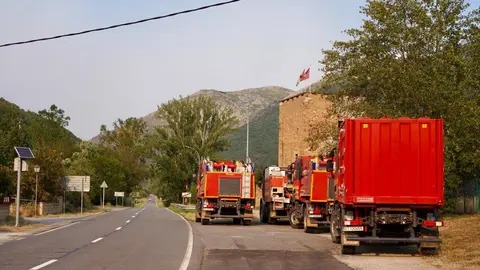 Imágenes de los incendios en Fasgar y Boca de Huérgano. Fotografías de Peio García y Mirian Chacón