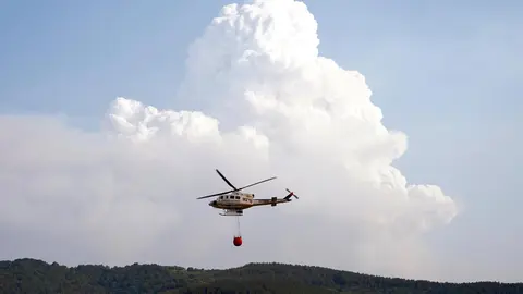 Imágenes de los incendios en Fasgar y Boca de Huérgano. Fotografías de Peio García y Mirian Chacón