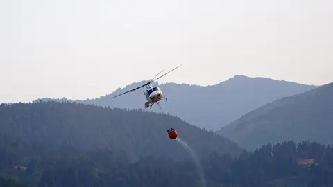 Imágenes de los incendios en Fasgar y Boca de Huérgano. Fotografías de Peio García y Mirian Chacón