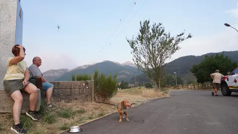Imágenes de los incendios en Fasgar y Boca de Huérgano. Fotografías de Peio García y Mirian Chacón