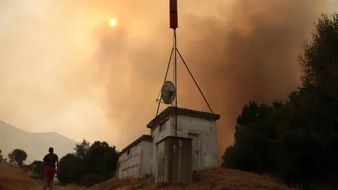 Imágenes de los incendios en Fasgar y Boca de Huérgano. Fotografías de Peio García y Mirian Chacón