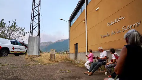 Imágenes de los incendios en Fasgar y Boca de Huérgano. Fotografías de Peio García y Mirian Chacón