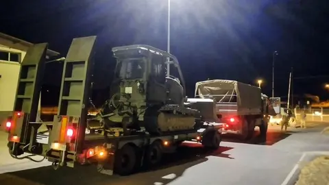 Situación límite en León: rescates de brigadistas, 32 poblaciones evacuadas en un único día, avance sin control de las llamas y sin capacidad de reacción